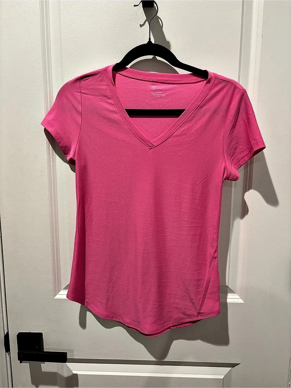 90 Degree by Reflex Women's Pink V-Neck Tee Size XS